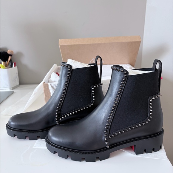 Christian Louboutin Elegant White and Red Intimates - Picture 2 of 7